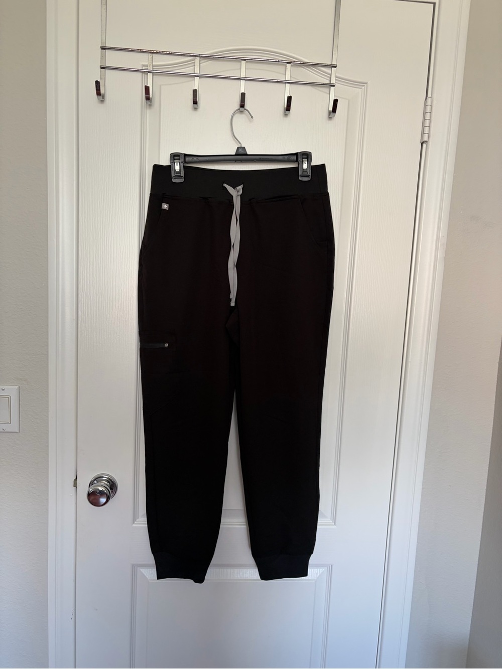FIGS black jogger scrub bottoms